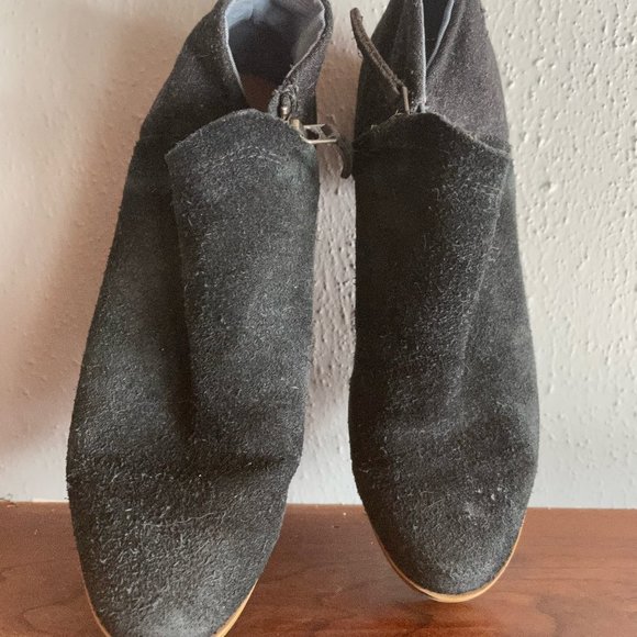 Toms Shoes - Toms  Black Suede Ankle Boots